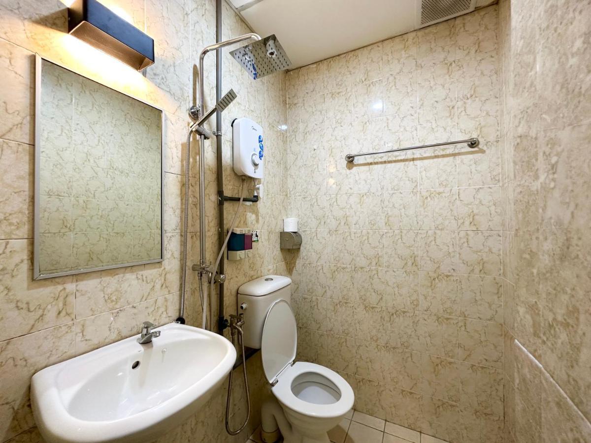 Hotel Tourist City Centre By Hotspot Essential Kota Kinabalu Exterior photo