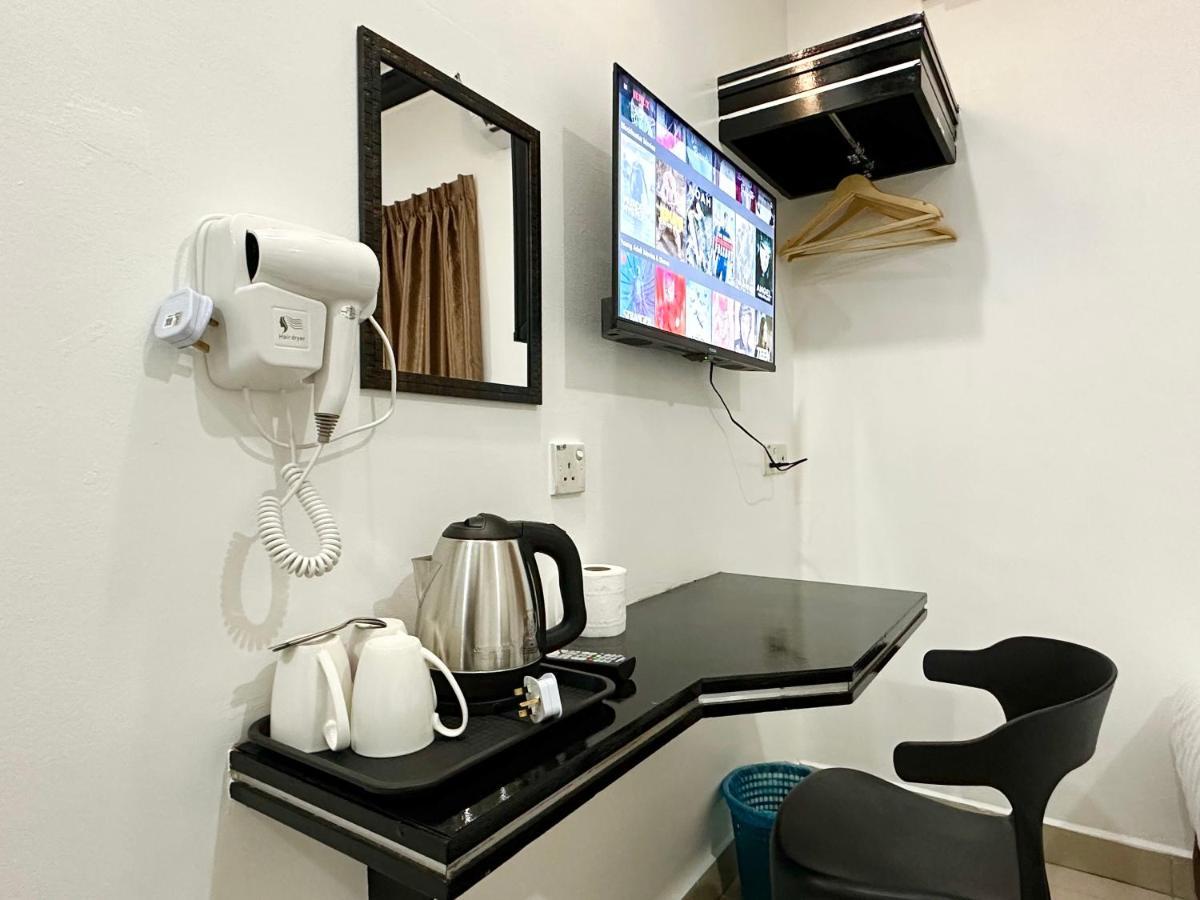 Hotel Tourist City Centre By Hotspot Essential Kota Kinabalu Exterior photo
