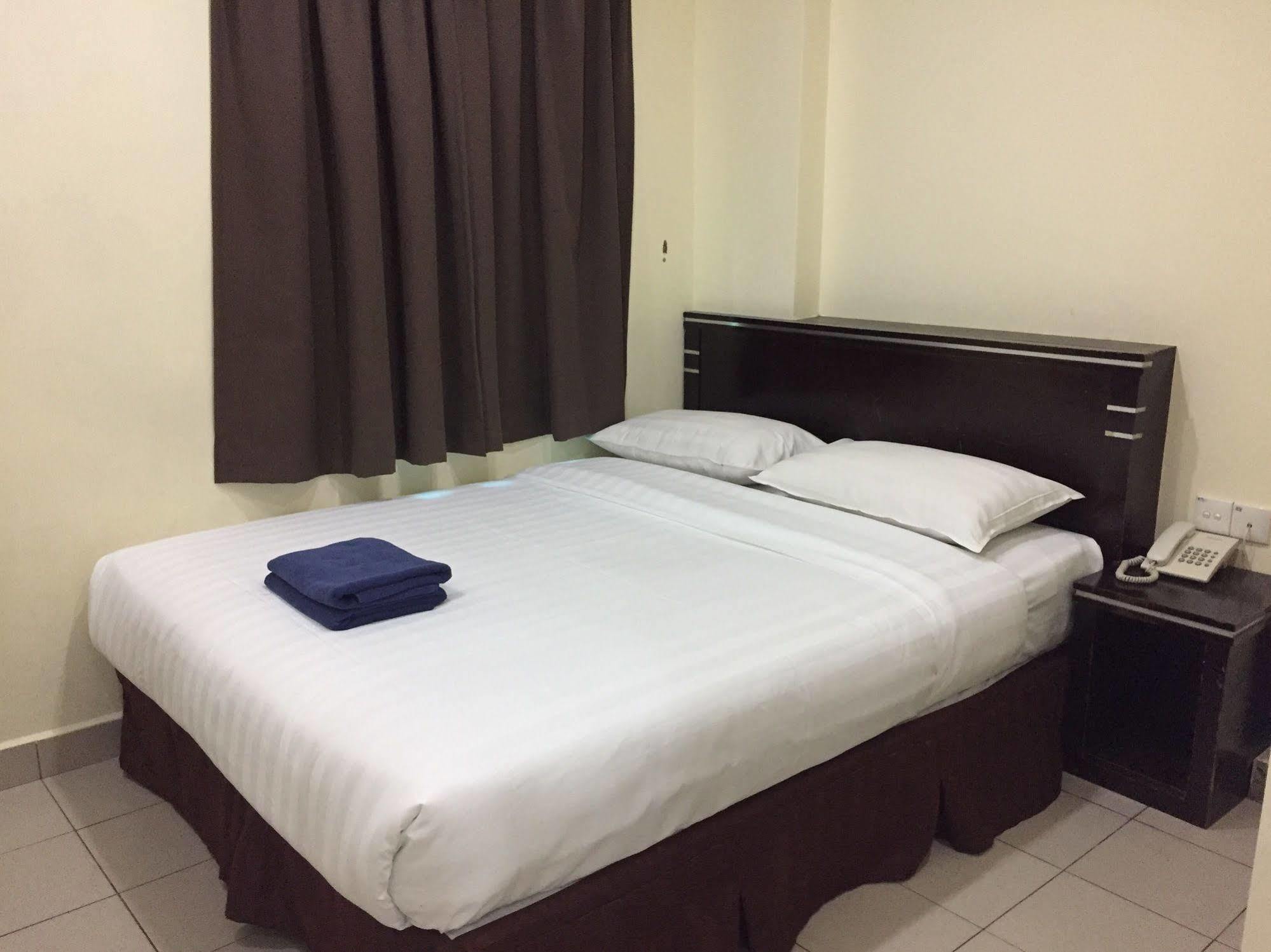 Hotel Tourist City Centre By Hotspot Essential Kota Kinabalu Exterior photo